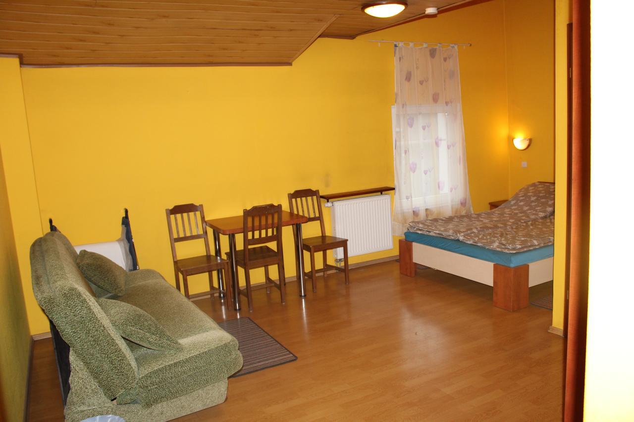 Zagroda Agroturystyczna Wiecha Mieroszow Exterior photo